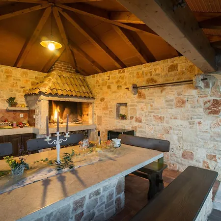 Evelyn In With 50 M2 Pool, Jacuzzi, Kids Playground & Sea View Only 800 Meters From Fažana