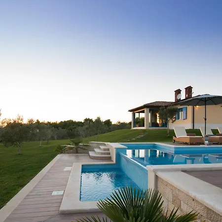 Evelyn In With 50 M2 Pool, Jacuzzi, Kids Playground & Sea View Only 800 Meters From *