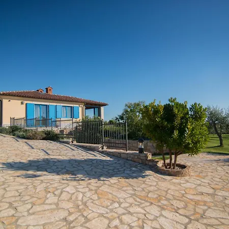 Villa Evelyn In With 50 M2 Pool, Jacuzzi, Kids Playground & Sea View Only 800 Meters From
