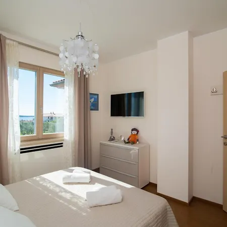 Villa Evelyn In With 50 M2 Pool, Jacuzzi, Kids Playground & Sea View Only 800 Meters From Fazana