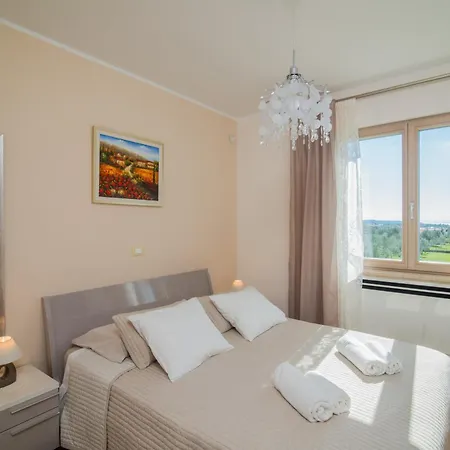 Evelyn In With 50 M2 Pool, Jacuzzi, Kids Playground & Sea View Only 800 Meters From