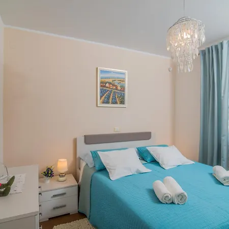 Evelyn In With 50 M2 Pool, Jacuzzi, Kids Playground & Sea View Only 800 Meters From