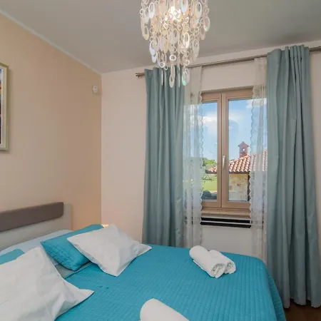 Evelyn In With 50 M2 Pool, Jacuzzi, Kids Playground & Sea View Only 800 Meters From Villa Fazana