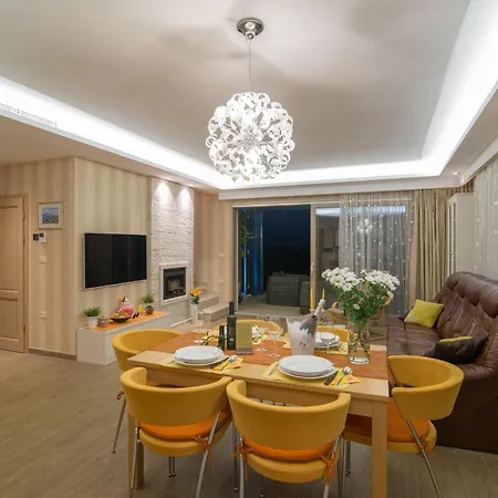Evelyn In With 50 M2 Pool, Jacuzzi, Kids Playground & Sea View Only 800 Meters From