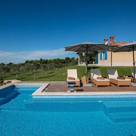 Evelyn In With 50 M2 Pool, Jacuzzi, Kids Playground & Sea View Only 800 Meters From Villa Fazana